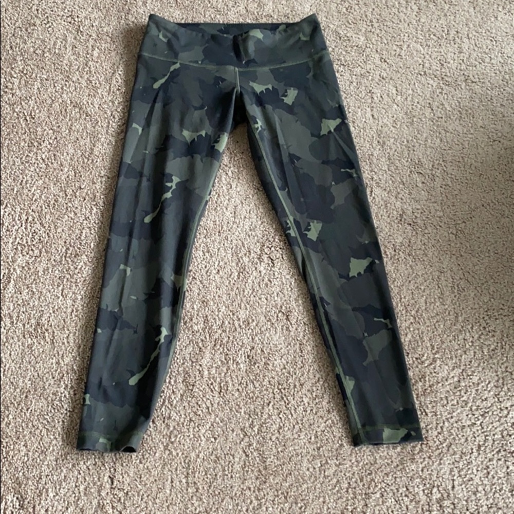 Lululemon leggings in Camo